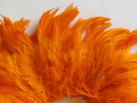 Orange Schlappen Strung Feathers Closeup